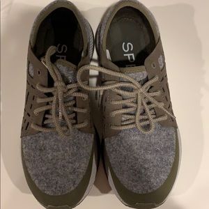 Olive green / grey , sperry tennis shoes.